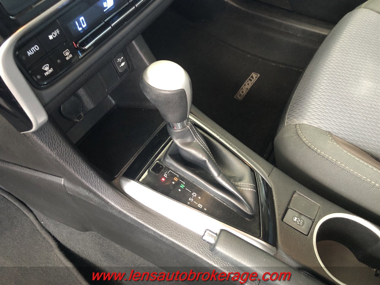 Used 2018 Toyota Corolla LE FWD image 15