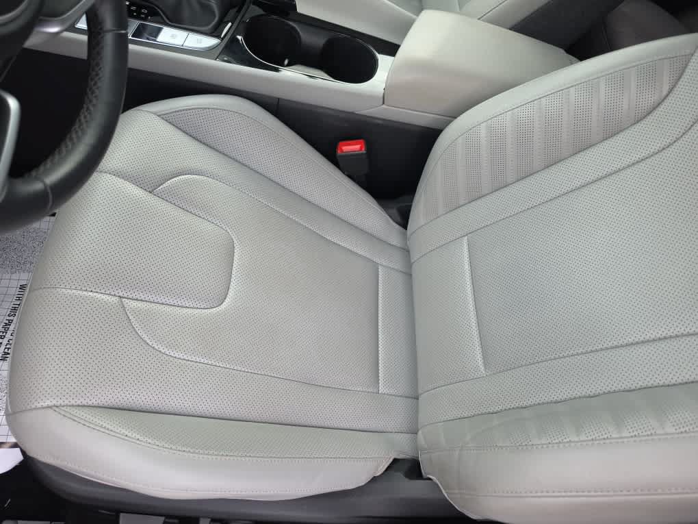 Used 2024 Hyundai Elantra Limited FWD image 19