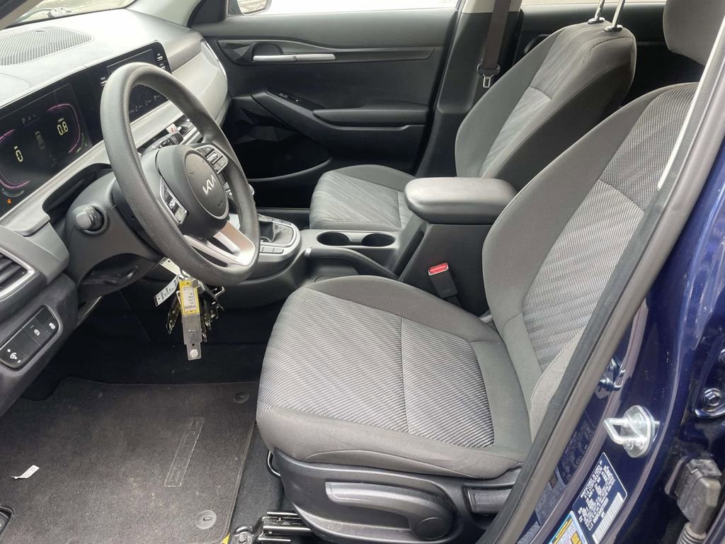 Used 2025 Kia Seltos LX image 12