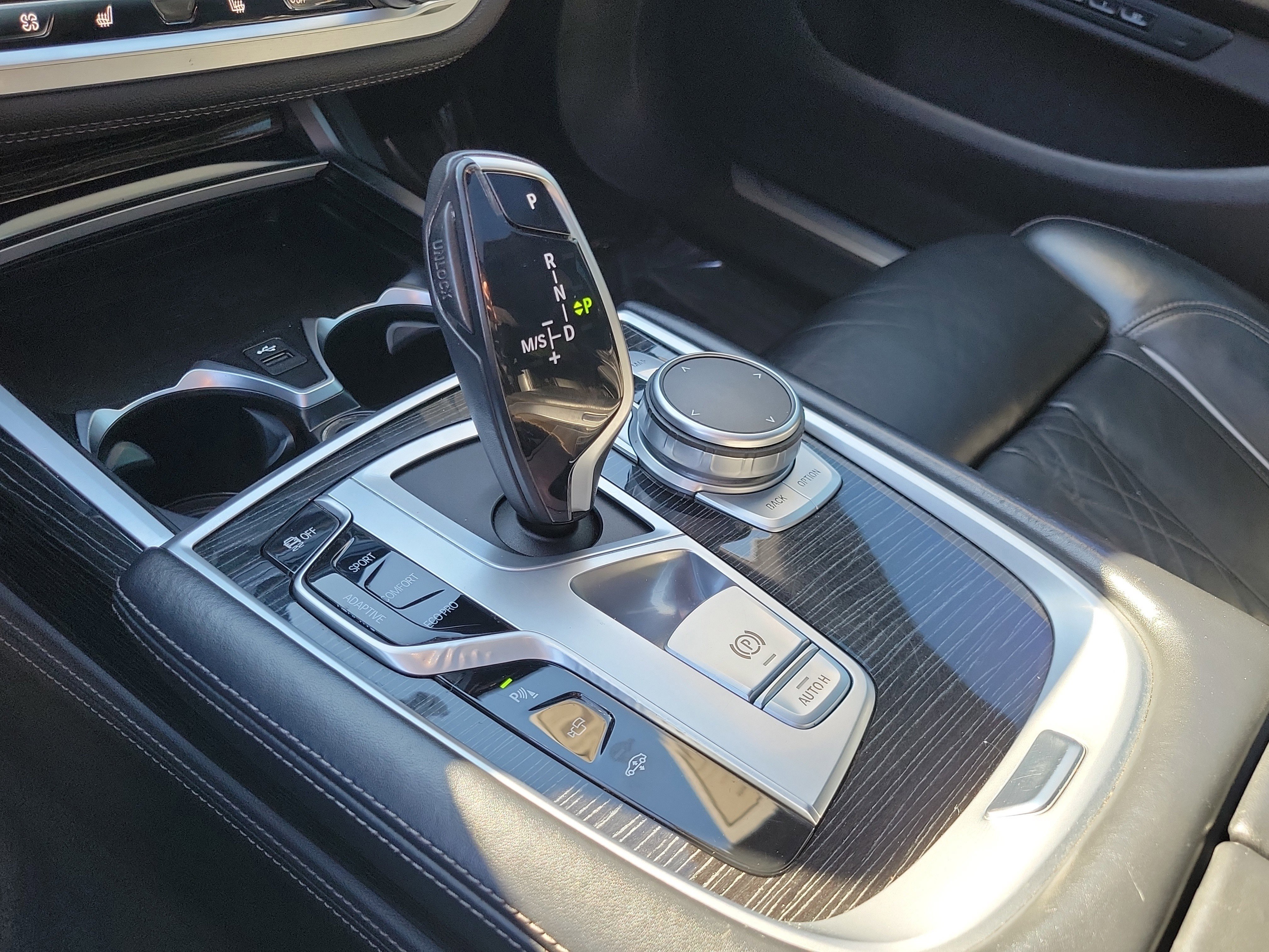 Used 2021 BMW 750i xDrive w/ M Sport Package image 39