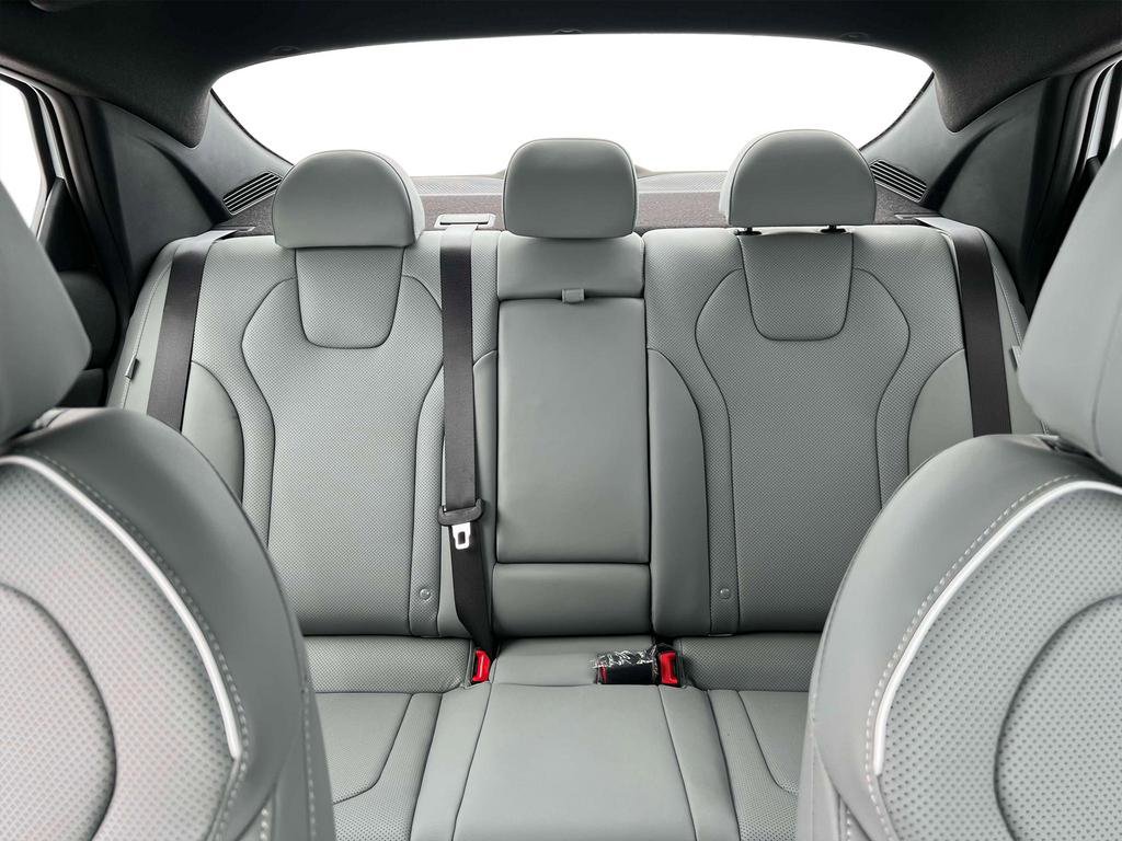 New 2025 Hyundai Elantra Limited FWD image 17