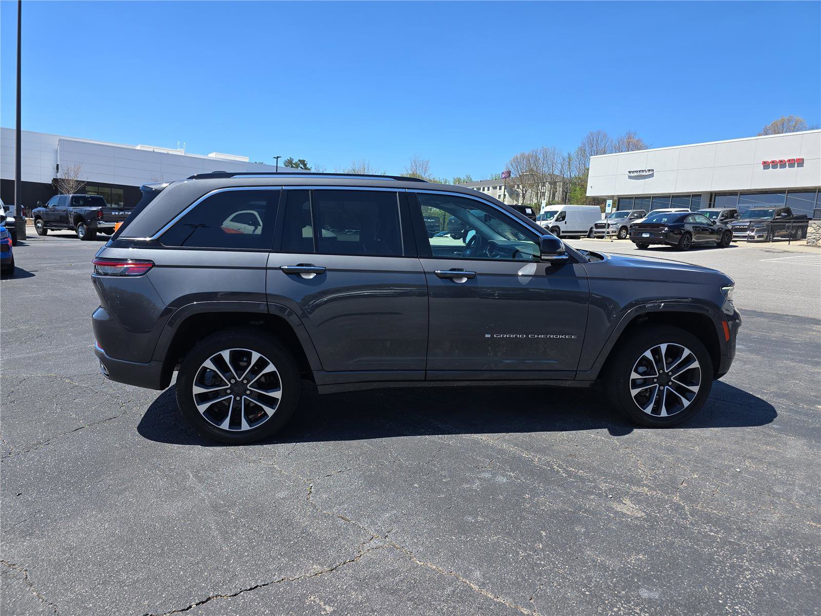 Used 2022 Jeep Grand Cherokee Overland w/ Luxury Tech Group IV image 2