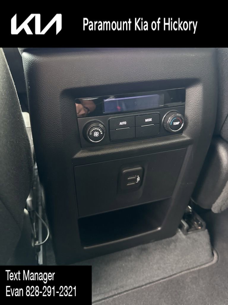 Used 2021 Chevrolet Traverse LT image 16