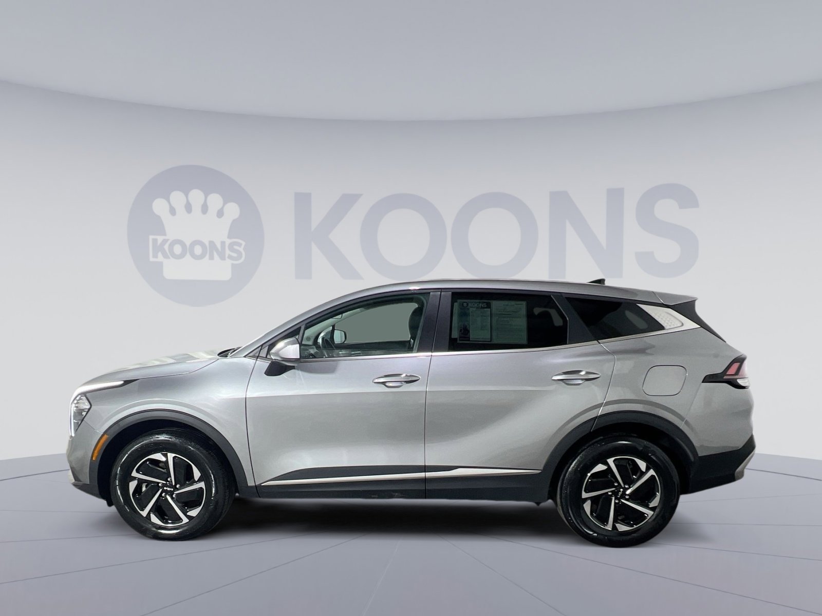 Used 2023 Kia Sportage LX image 2