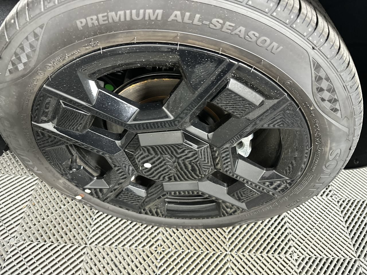 New 2027 Kia EV3 Wind FWD image 22