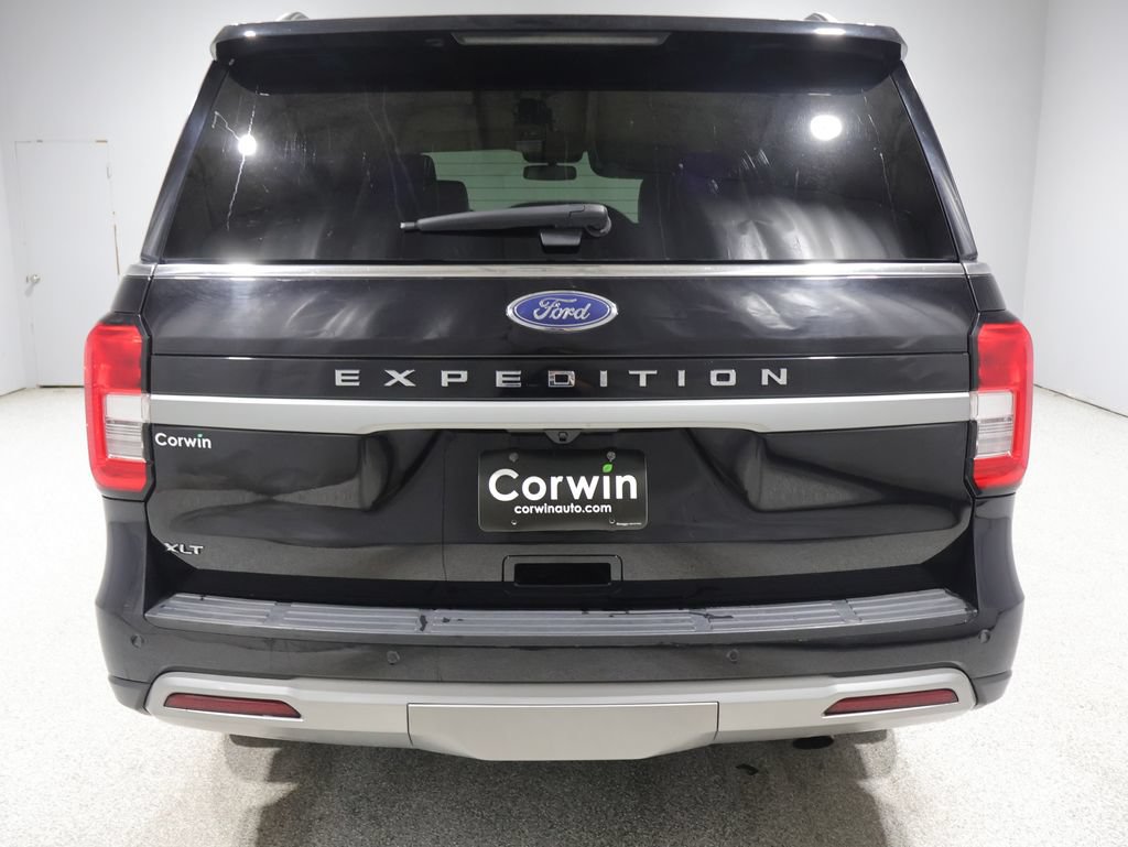 Used 2023 Ford Expedition XLT AWD/4WD image 3
