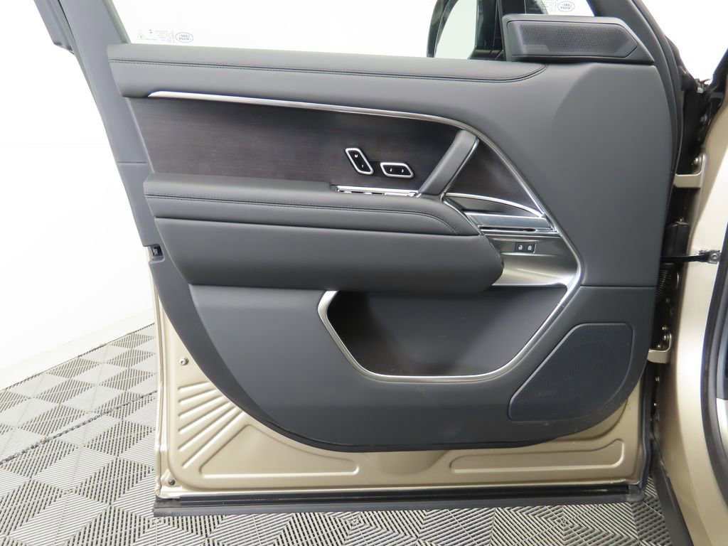 New 2025 Land Rover Range Rover SE image 25