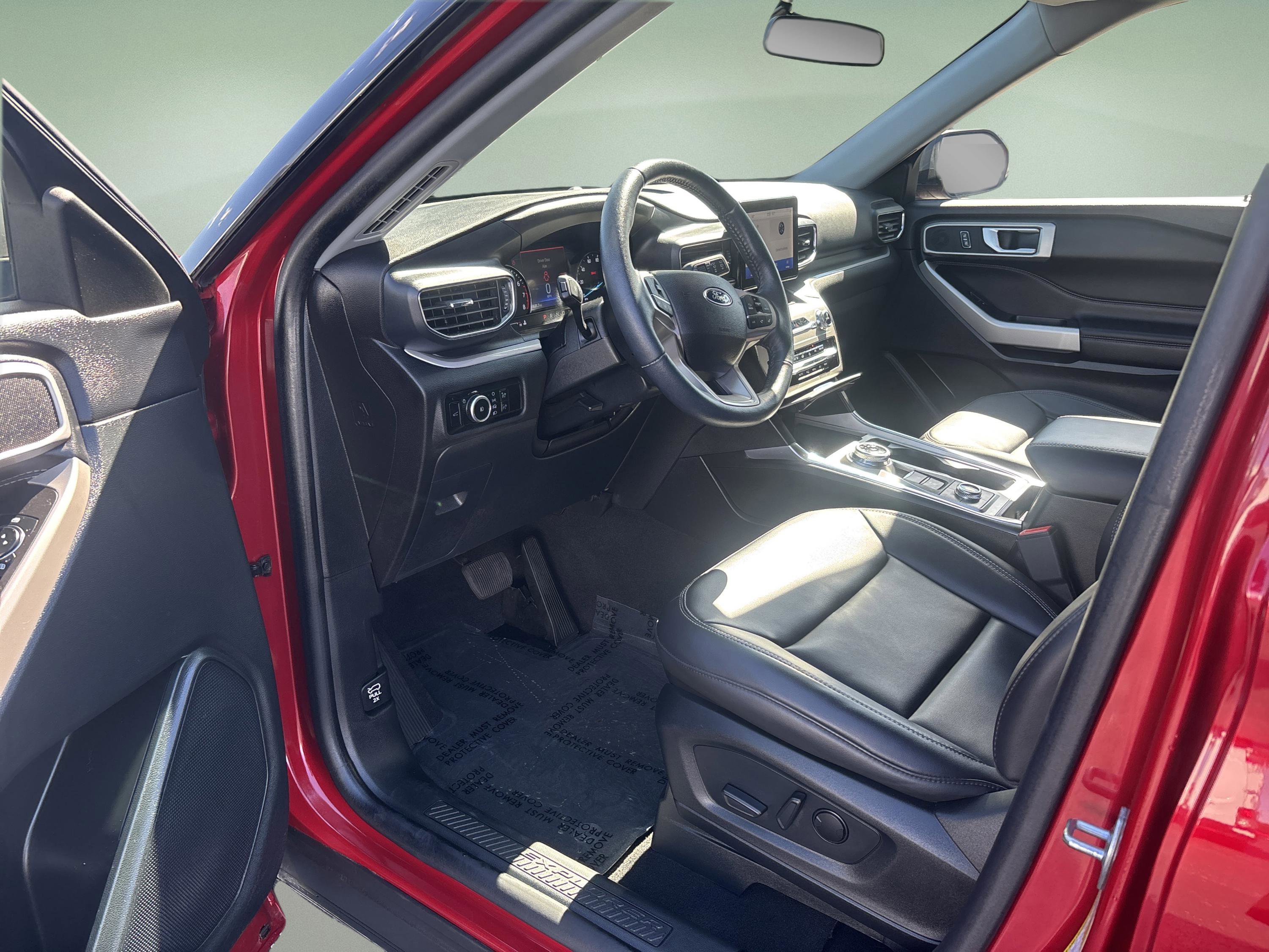 Used 2023 Ford Explorer XLT w/ Equipment Group 202A AWD/4WD image 13