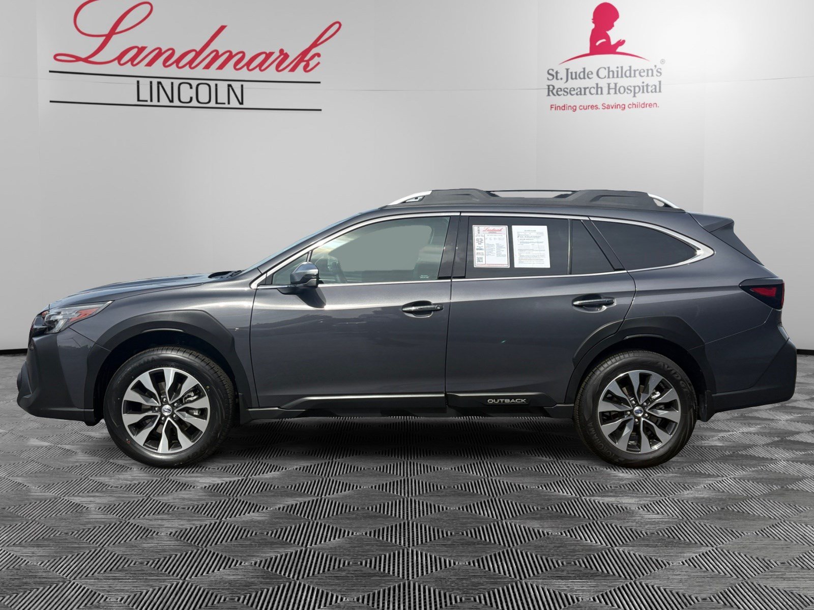Used 2024 Subaru Outback Touring AWD/4WD image 2