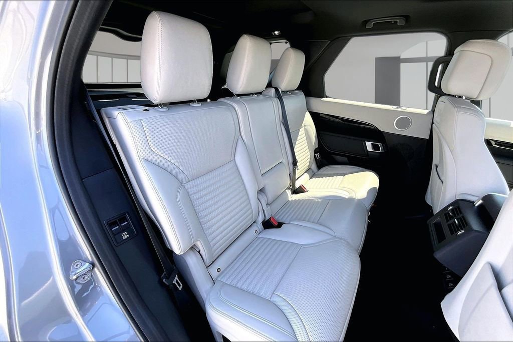 Used 2021 Land Rover Discovery S AWD/4WD image 23