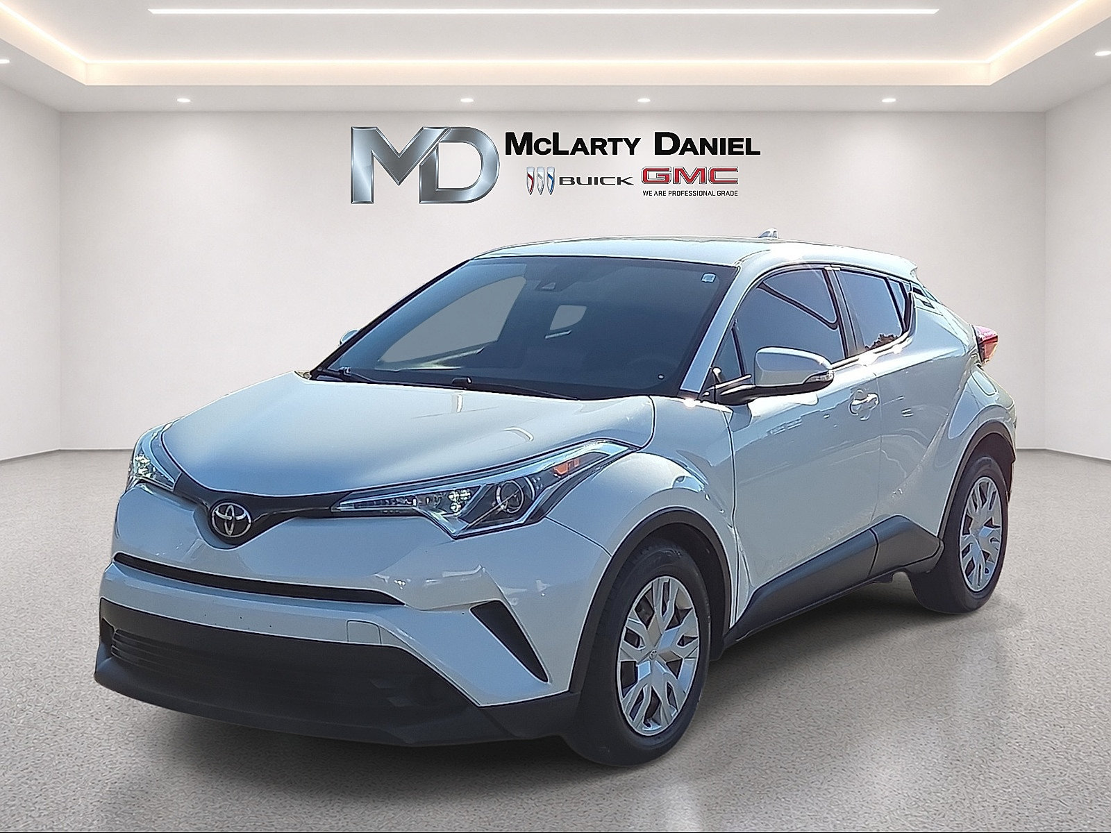 Used 2019 Toyota C-HR LE FWD image 2