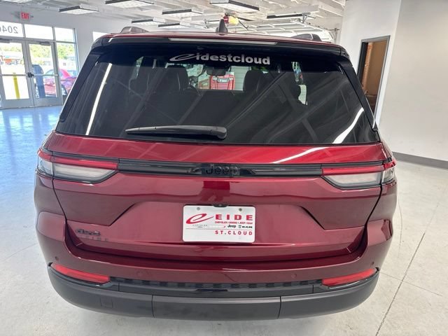 Used 2023 Jeep Grand Cherokee Altitude AWD/4WD image 11