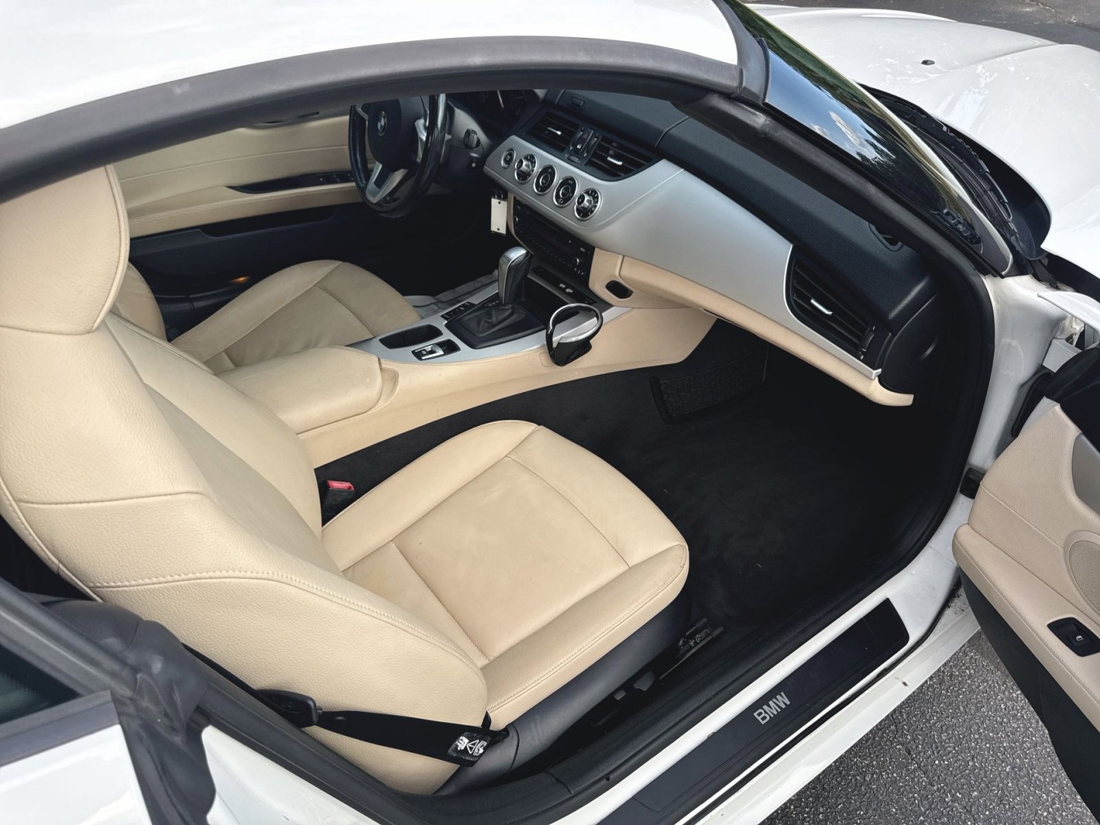 Used 2009 BMW Z4 sDrive30i RWD image 28