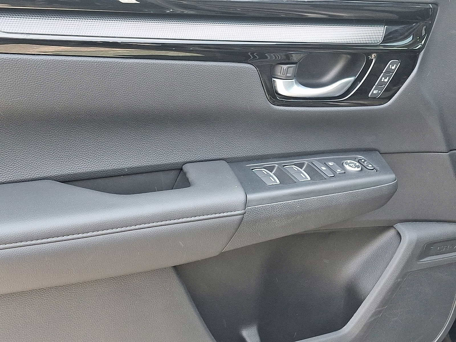 Used 2025 Honda CR-V EX-L image 10