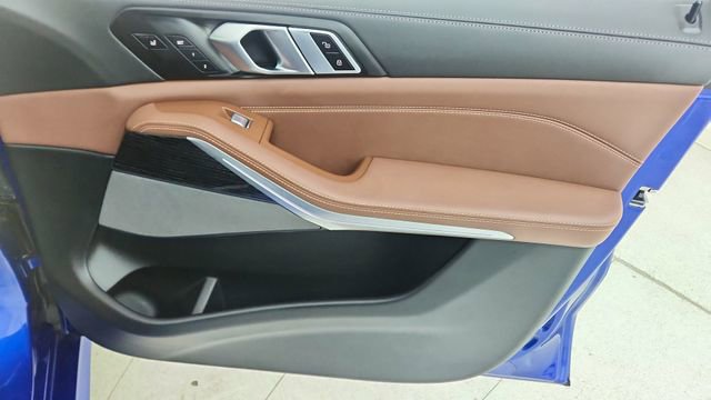 Used 2025 BMW X7 M60i image 25