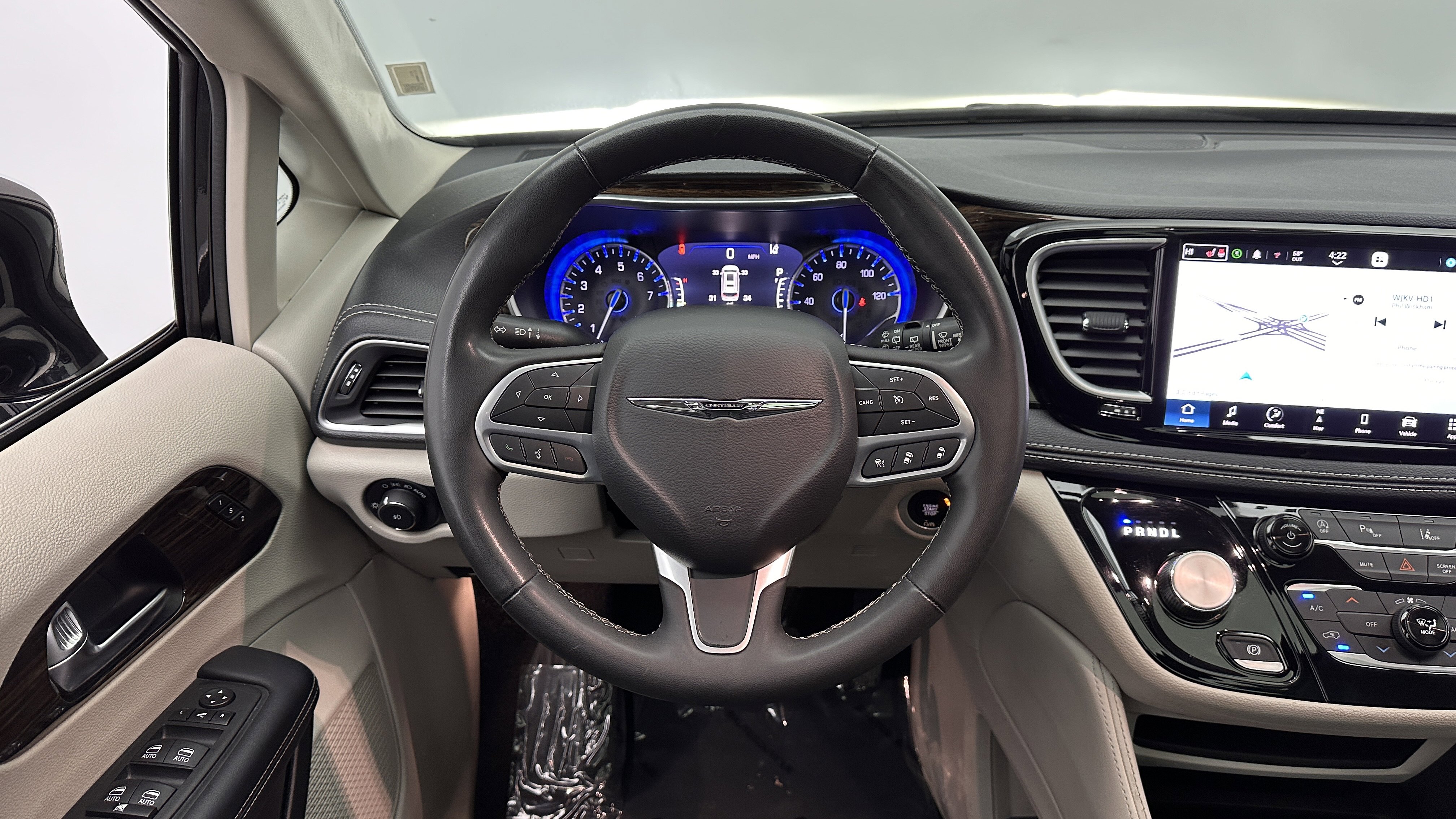 Used 2023 Chrysler Pacifica Limited image 30