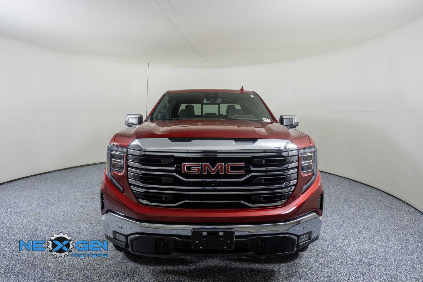 Used 2023 GMC Sierra 1500 SLT AWD/4WD image 2
