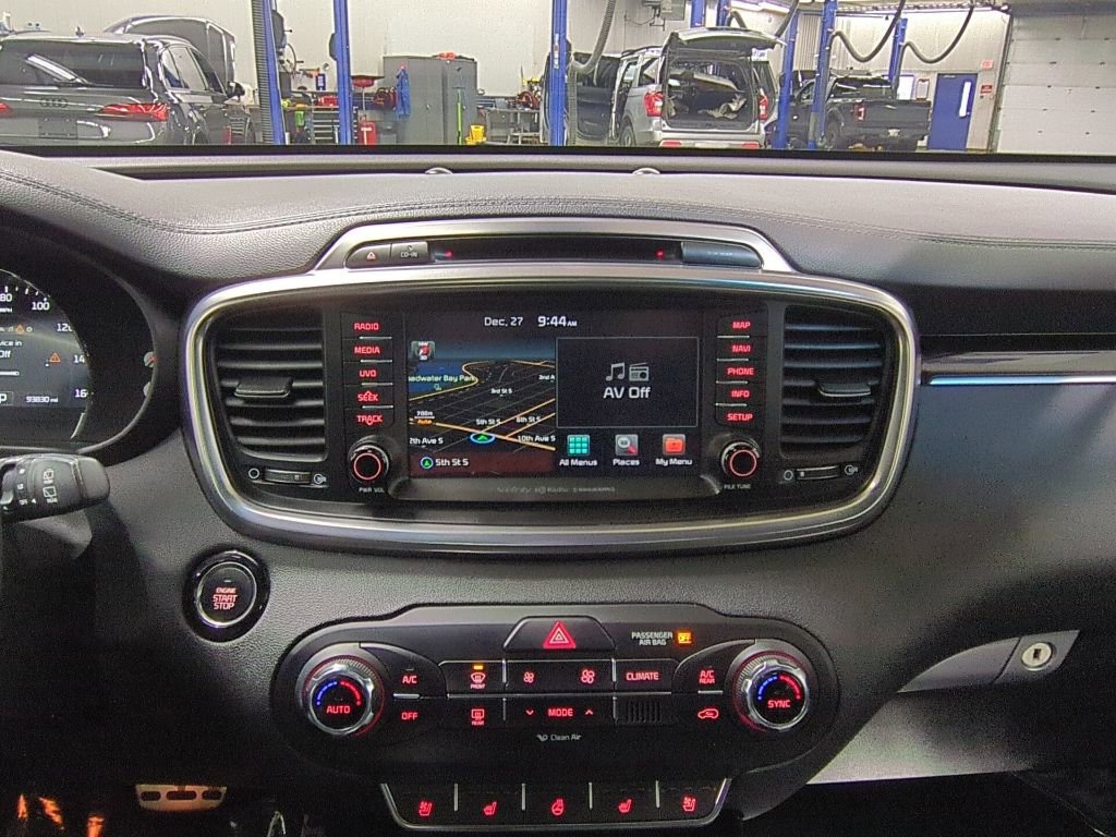 Used 2018 Kia Sorento SX image 17