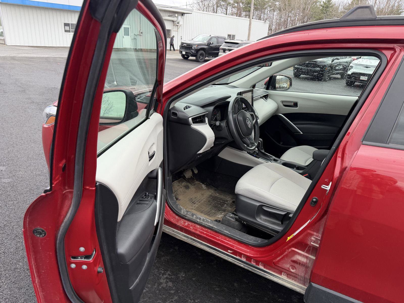 Used 2023 Toyota Corolla Cross LE w/ Moonroof Package AWD/4WD image 12