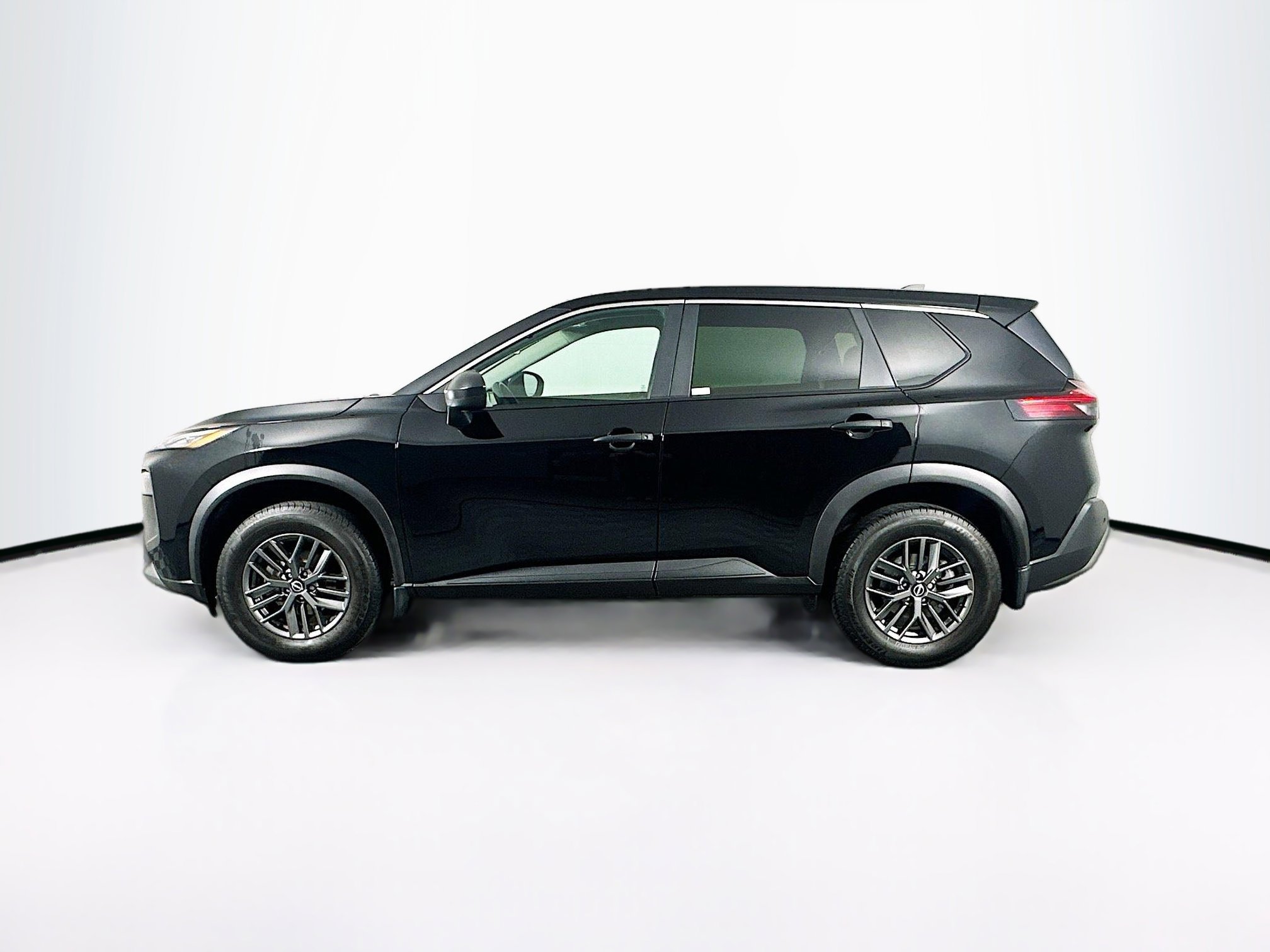 Used 2023 Nissan Rogue S AWD/4WD image 4