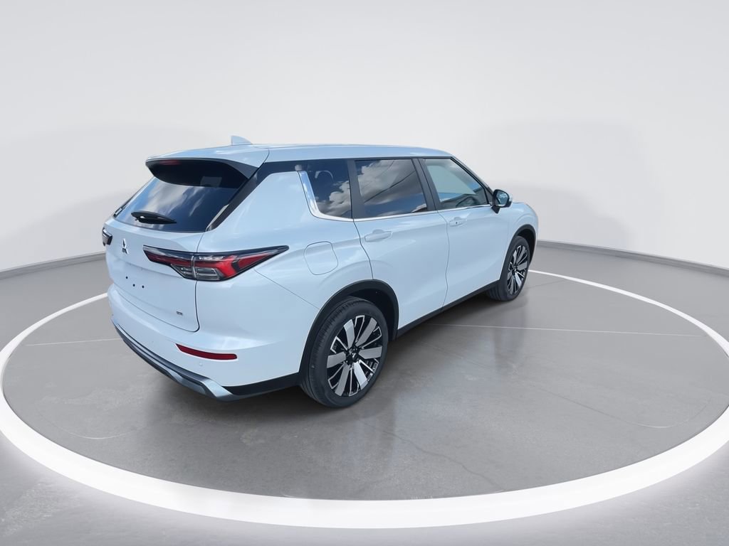 New 2025 Mitsubishi Outlander SE image 8