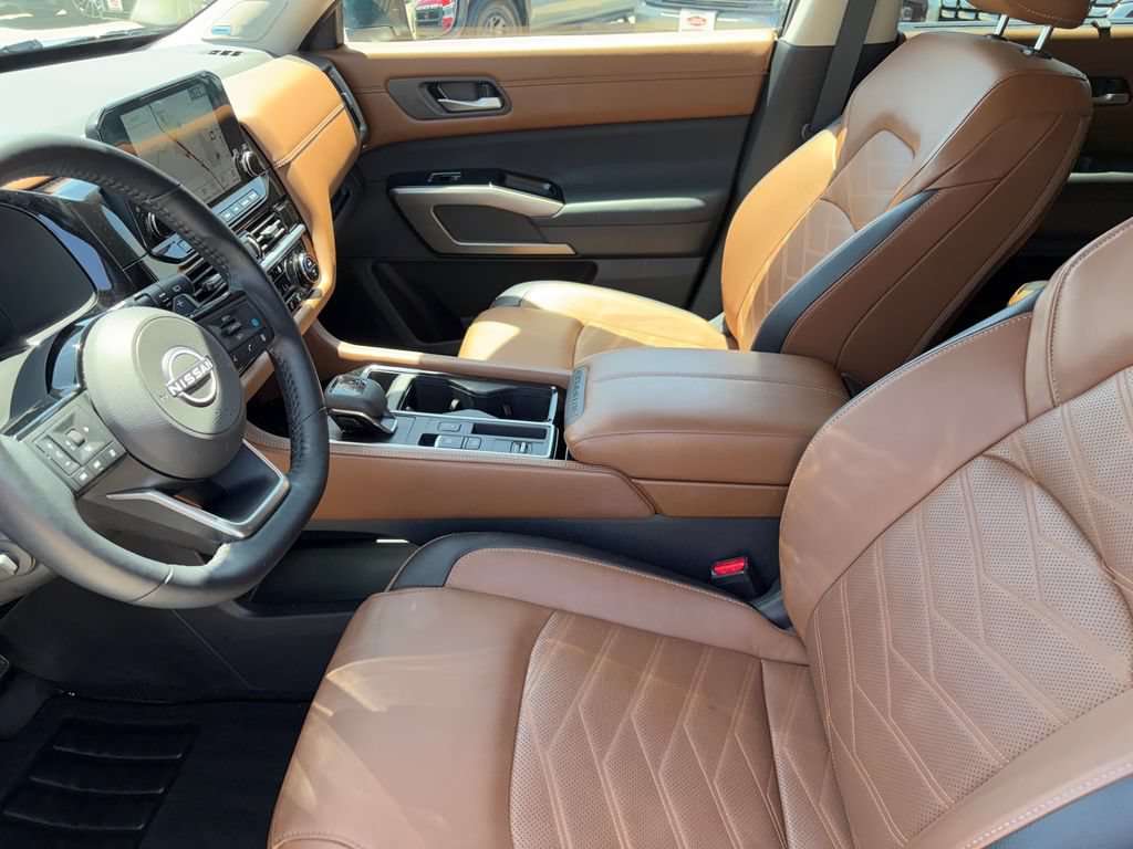 Used 2025 Nissan Pathfinder Platinum w/ Cargo Package FWD image 9
