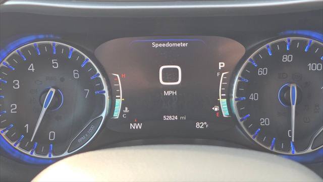 Certified 2024 Chrysler Pacifica Touring-L FWD image 35