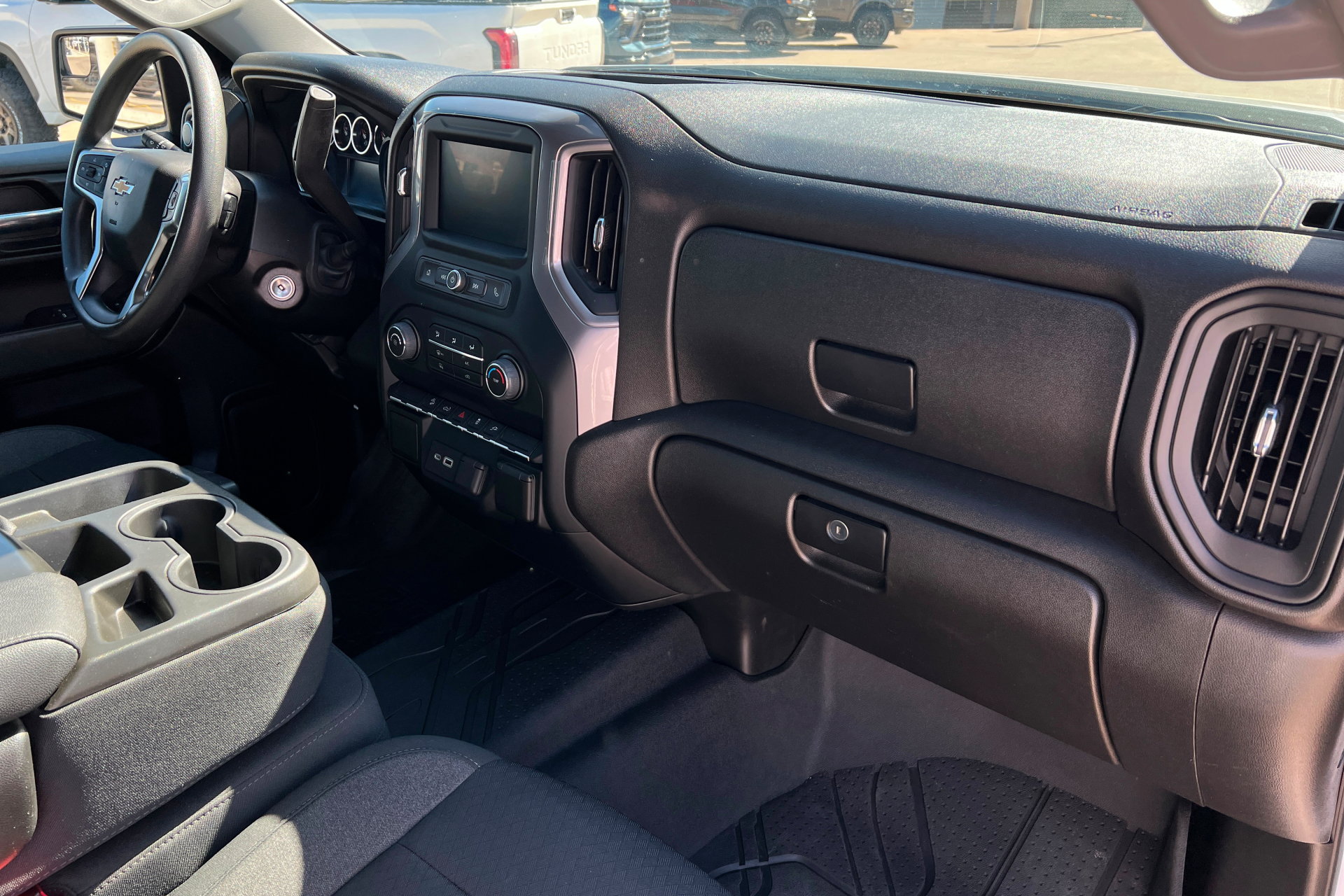 Used 2022 Chevrolet Silverado 1500 W/T w/ Z71 Off-Road Package AWD/4WD image 23