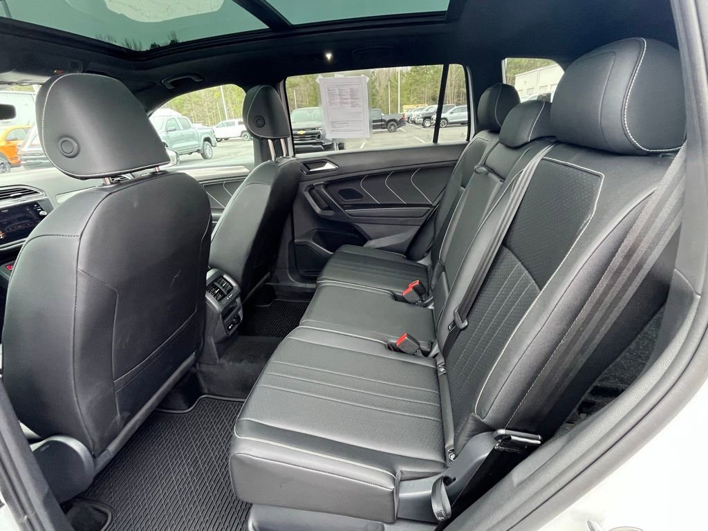 Used 2024 Volkswagen Tiguan SE R-Line image 14