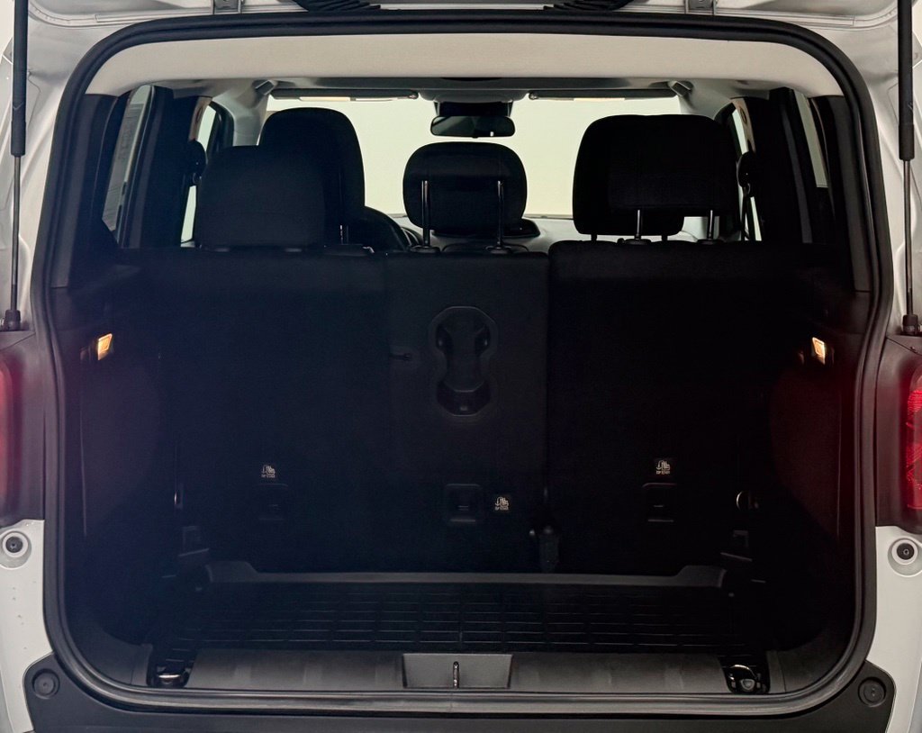 Used 2015 Jeep Renegade Latitude w/ Popular Equipment Group AWD/4WD image 24
