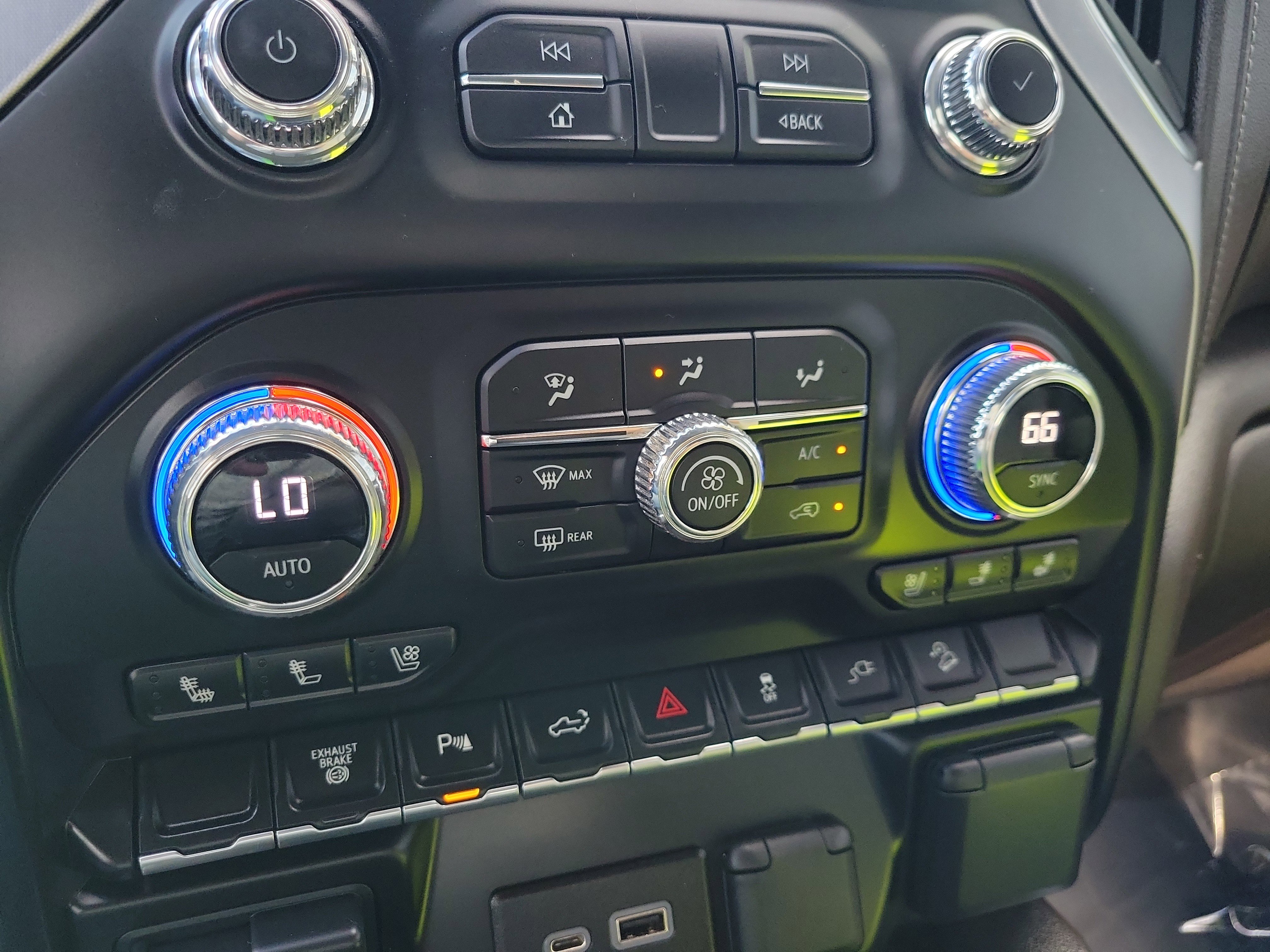 Used 2023 GMC Sierra 2500 SLT w/ SLT Premium Package image 25