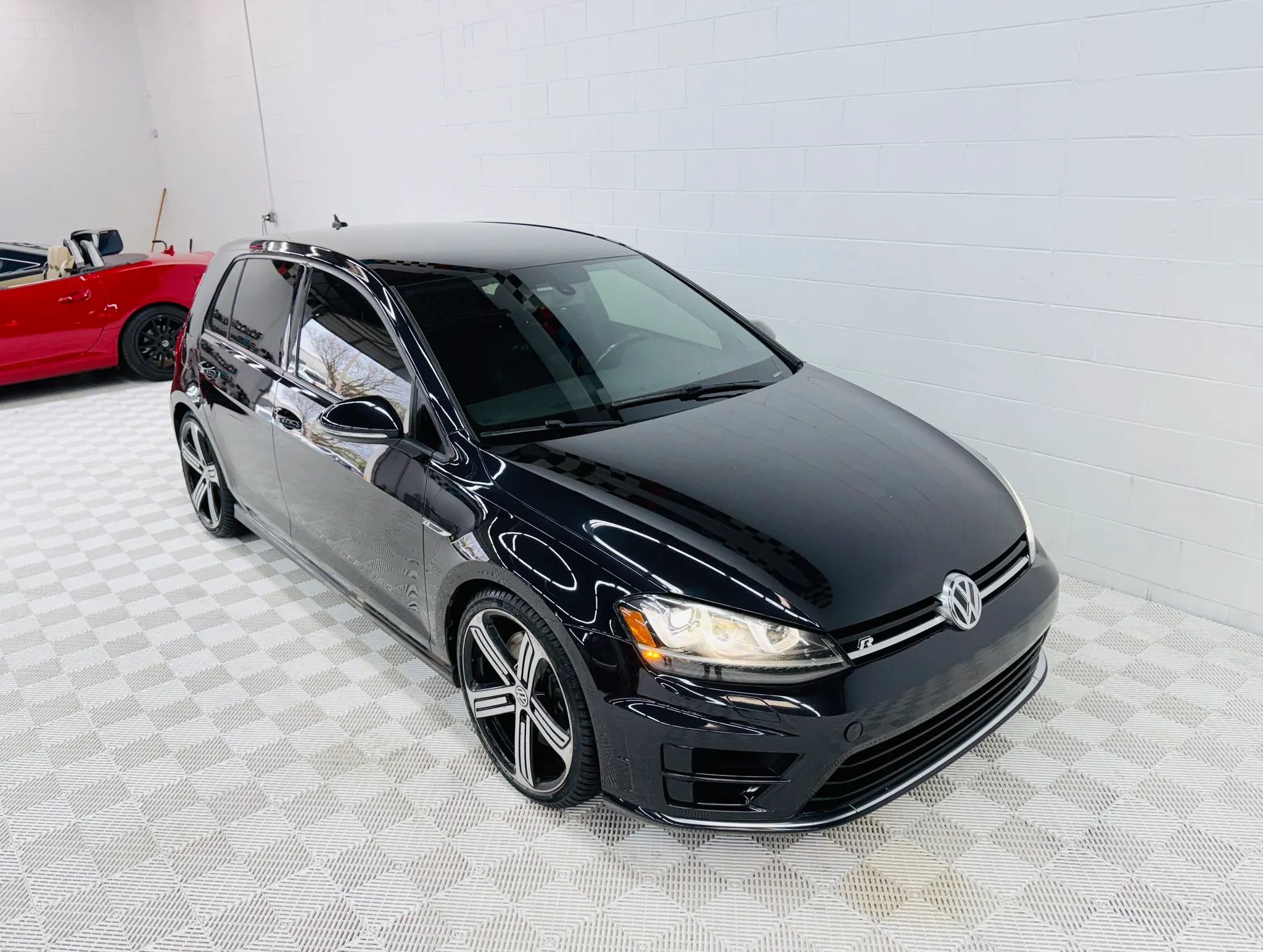 Used 2016 Volkswagen Golf R 4-Door image 15