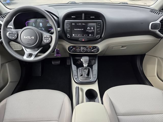 Certified 2025 Kia Soul LX w/ LX Technology Package FWD image 14
