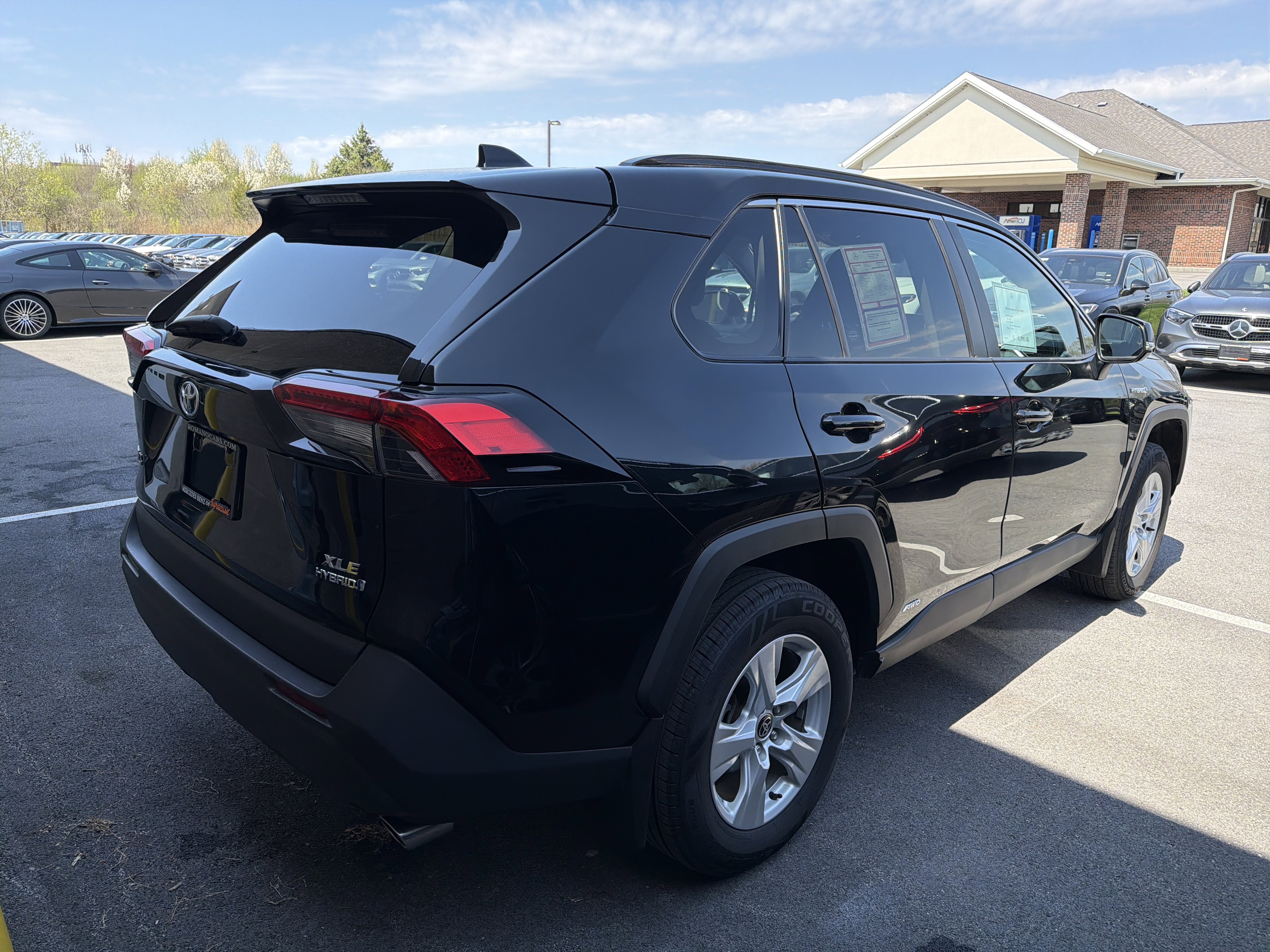 Used 2021 Toyota RAV4 XLE w/ XLE Grade Weather Package AWD/4WD image 6