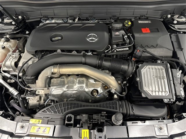 Used 2025 Mercedes-Benz GLB 250 4MATIC image 10