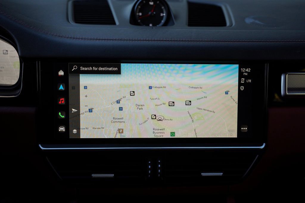 Used 2023 Porsche Cayenne Platinum Edition image 32