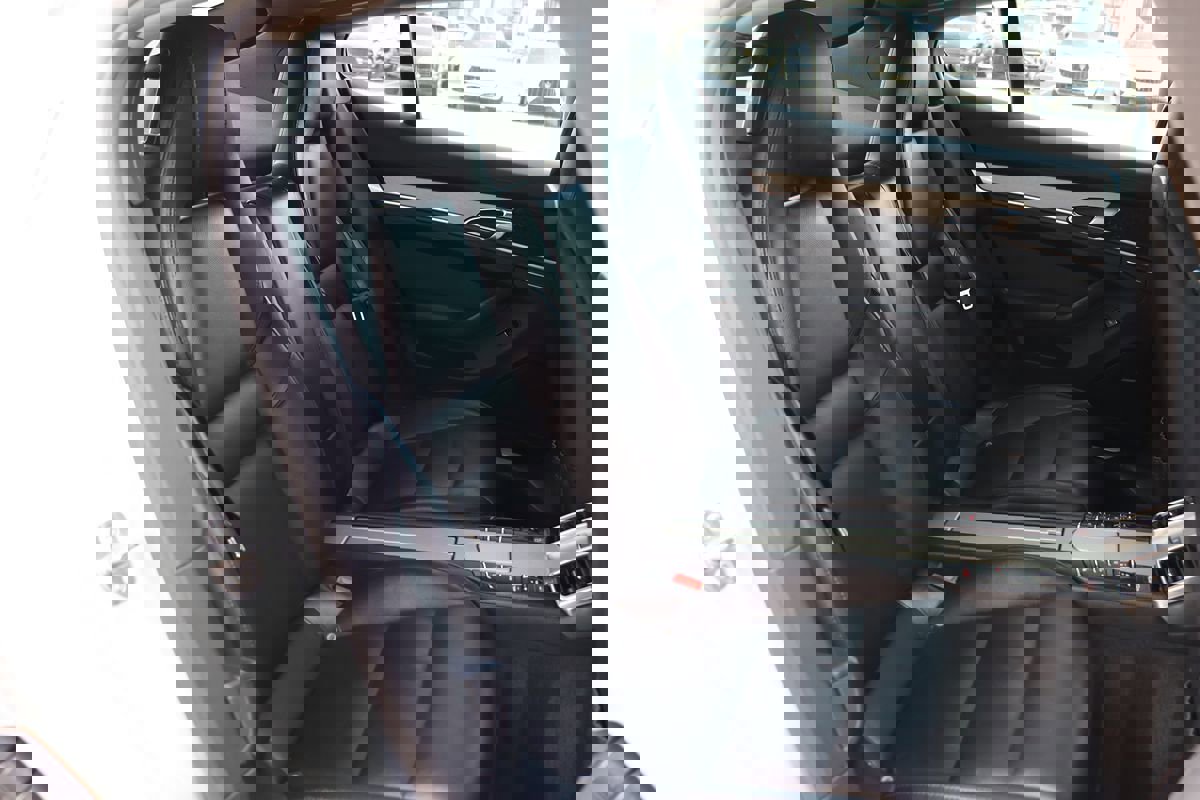 Used 2015 Porsche Panamera S image 40