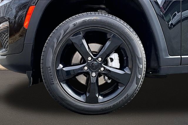 Used 2023 Jeep Grand Cherokee Limited w/ Black Appearance Package image 8