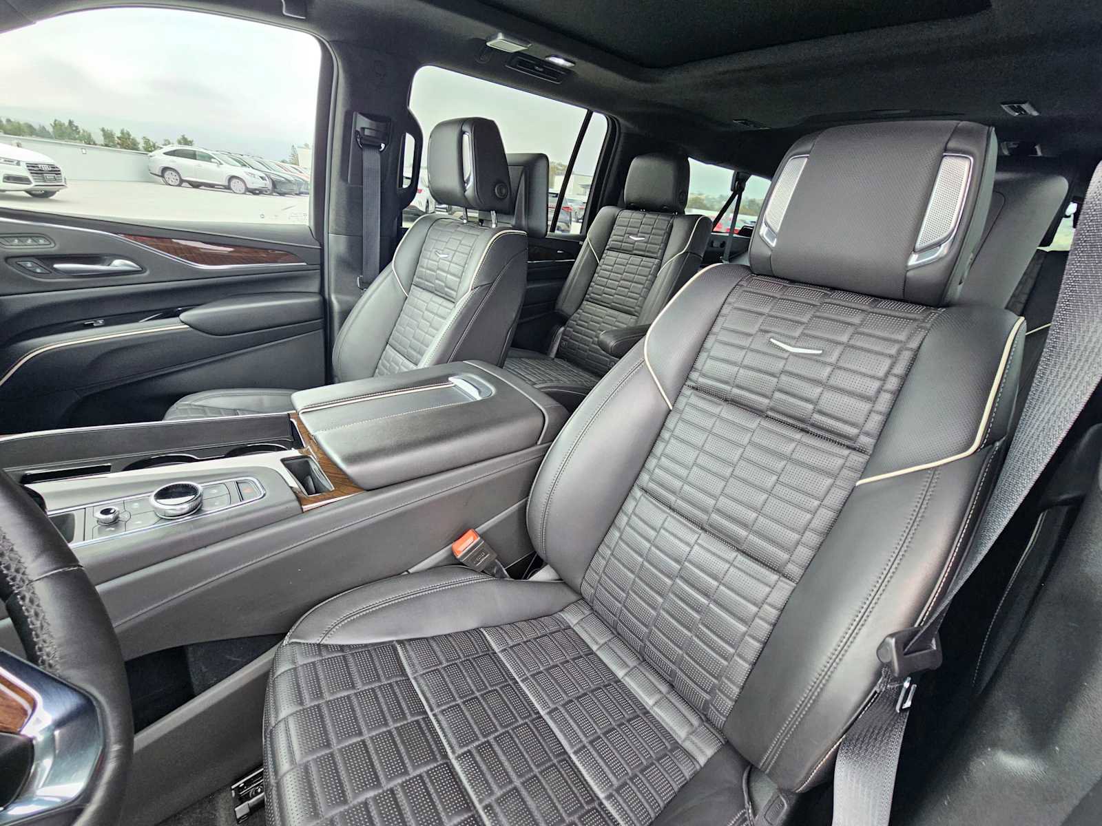 Used 2024 Cadillac Escalade ESV Premium Luxury Platinum AWD/4WD image 24