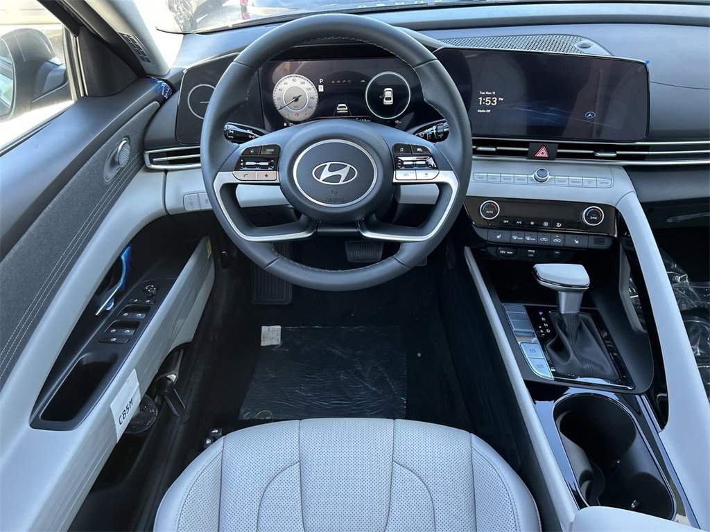 New 2025 Hyundai Elantra Limited image 4