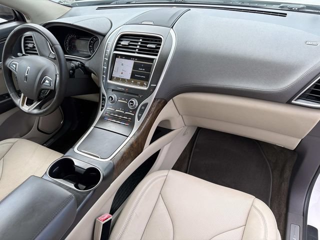 Used 2016 Lincoln MKX Reserve w/ Cargo Utility Package FWD image 17