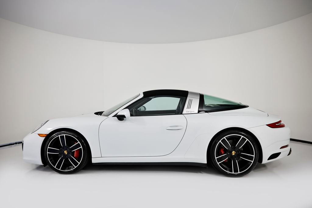 Certified 2018 Porsche 911 Targa 4S w/ Sportdesign Package image 2