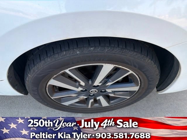 Used 2022 Nissan Versa SV FWD image 12