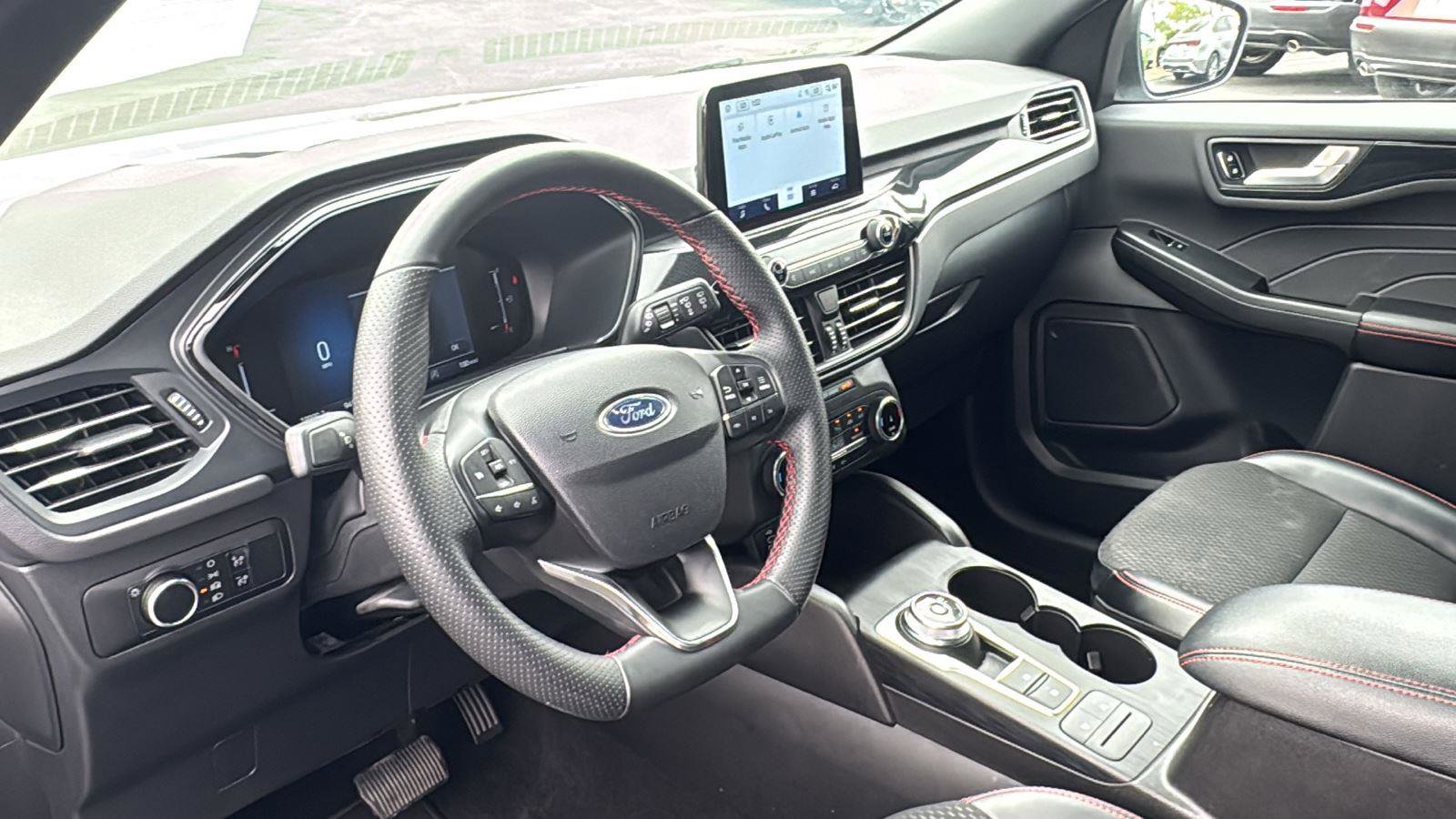 Used 2025 Ford Escape ST-Line FWD image 19