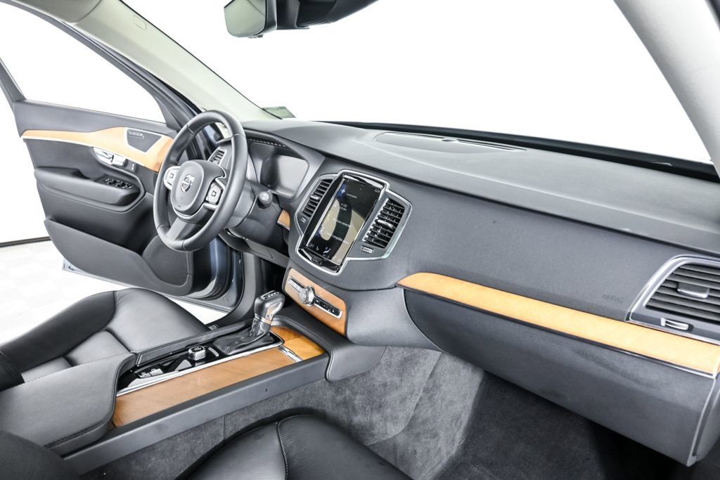Certified 2022 Volvo XC90 T6 Momentum w/ Protection Package Premier AWD/4WD image 24
