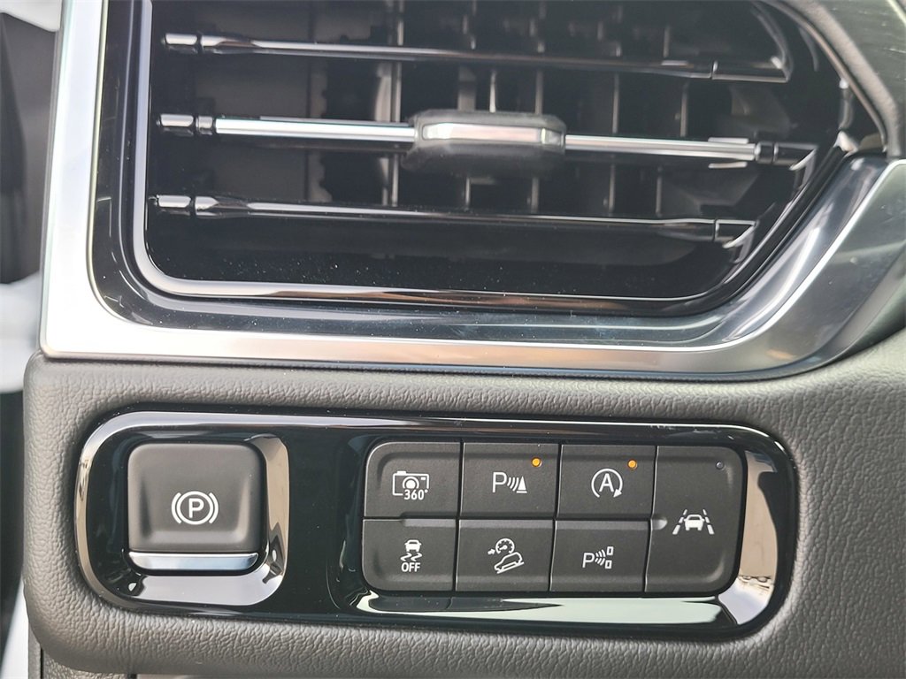 New 2026 GMC Yukon XL Denali w/ Denali Reserve Package image 24