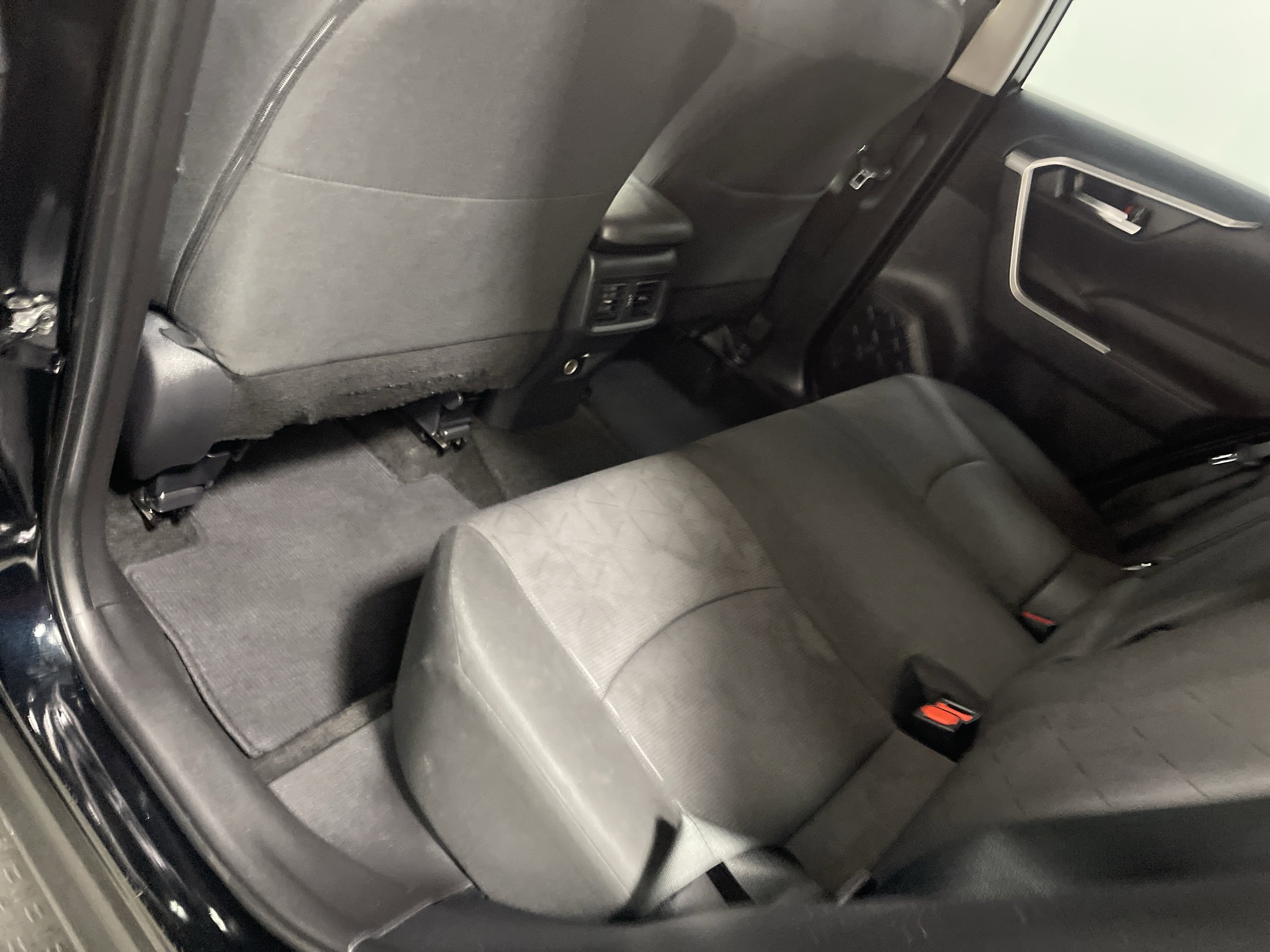 Used 2021 Toyota RAV4 XLE image 17