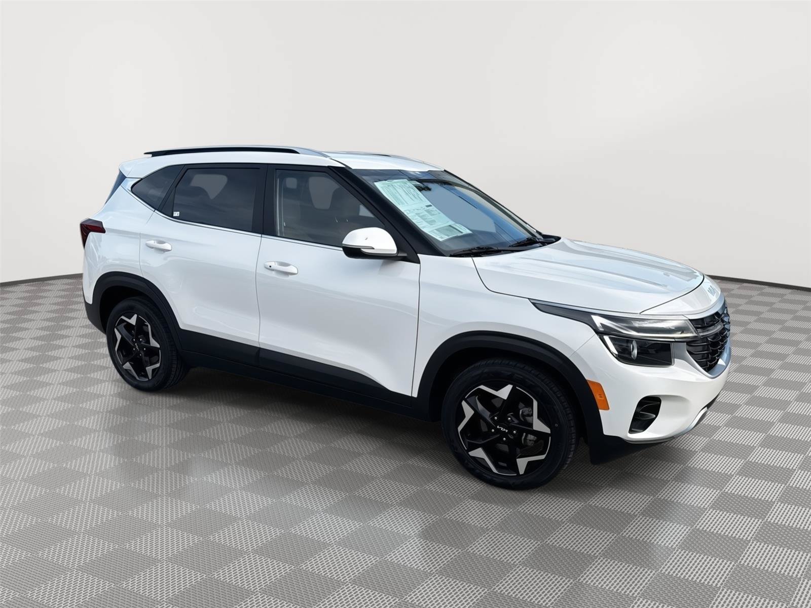 Used 2024 Kia Seltos EX FWD image 3