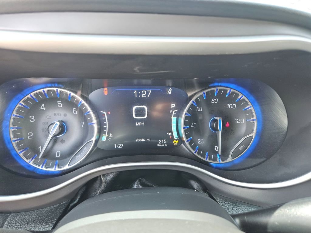 Used 2025 Chrysler Pacifica Select image 19