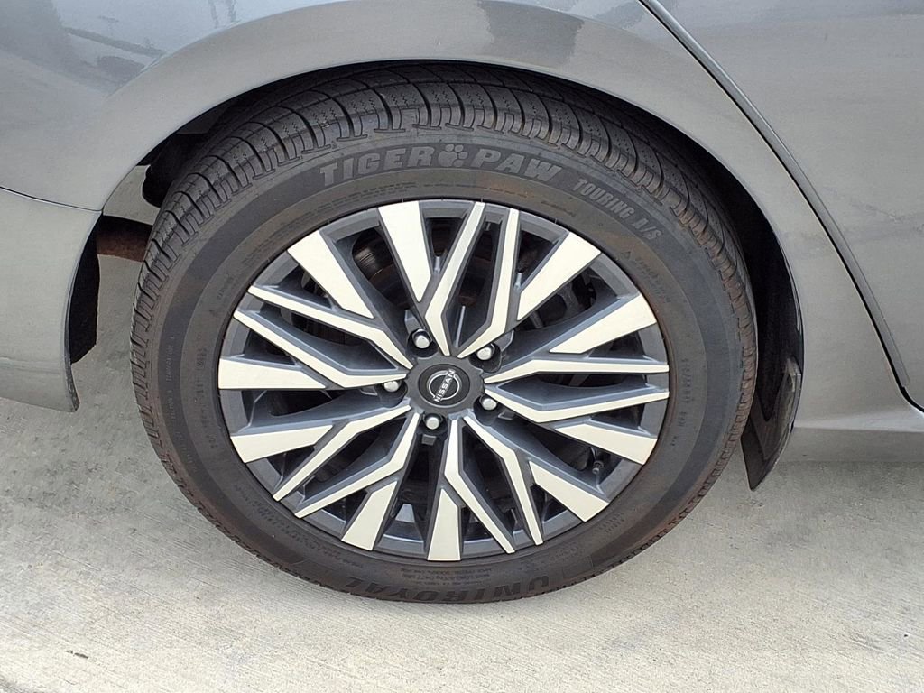 Used 2024 Nissan Altima 2.5 SV FWD image 10